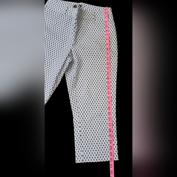Reitmans White and Black Geometric Chic Crop, High Rise Pants, Size 12, Pull-on, - Picture 8 of 8
